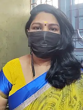 Snapshot of Tamil_Azhaghi25 chatting on 10, 11, 2025 Tamil Azhaghi25 online show from 10, 11, 2025