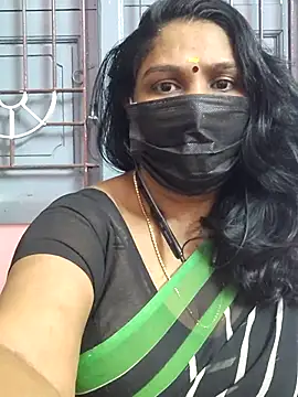 Snapshot of Tamil_Azhaghi25 chatting on 18, 11, 2025 Tamil Azhaghi25 online show from 18, 11, 2025