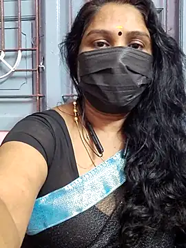 Snapshot of Tamil_Azhaghi25 chatting on 4, 11, 2025 Tamil Azhaghi25 online show from 4, 11, 2025