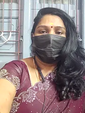 Snapshot of Tamil_Azhaghi25 chatting on 12, 11, 2025 Tamil Azhaghi25 online show from 12, 11, 2025