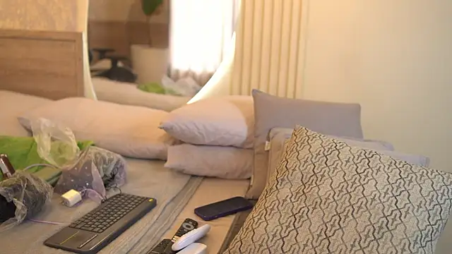 Tayler Kim online show from 30, 10, 2025