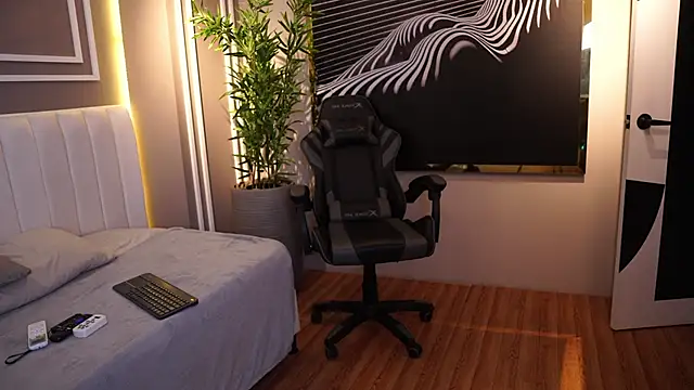 Tayler Kim online show from 20, 11, 2025