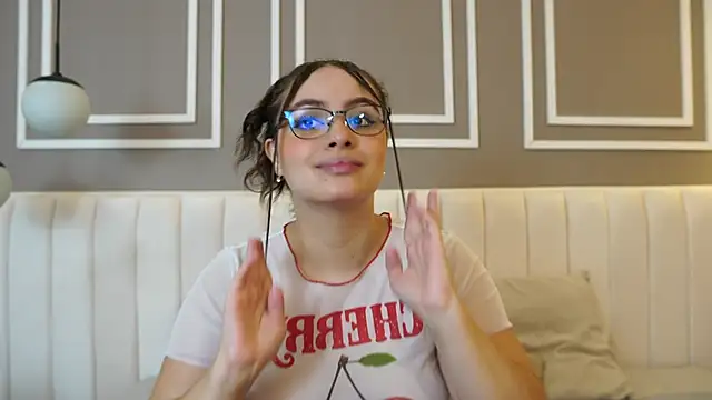 Tayler Kim online show from 16, 11, 2025