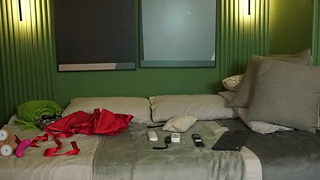 Tayler Kim online show from 27, 9, 2025