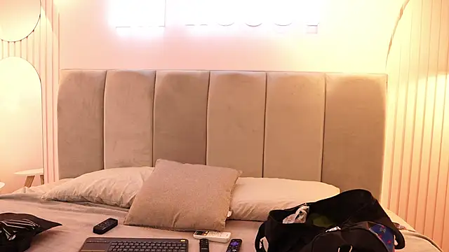 Tayler Kim online show from 2, 11, 2025