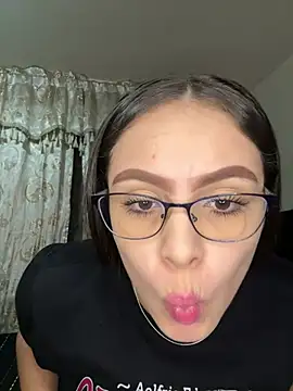 Tayler Kim online show from 22, 4, 2026