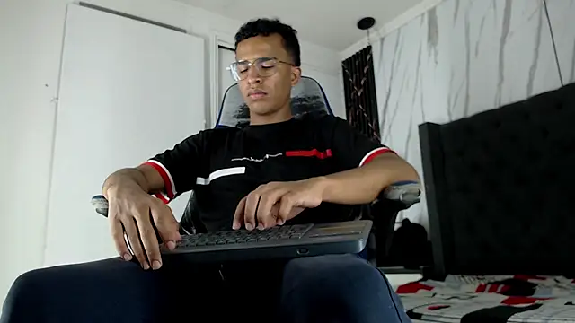 aston xvera online show from 8, 11, 2025