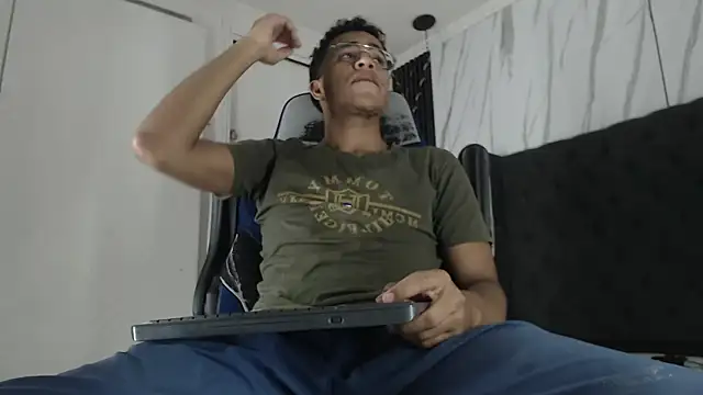 aston xvera online show from 18, 11, 2025