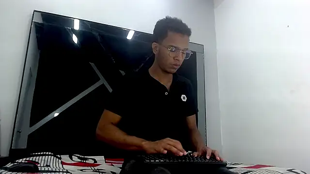 aston xvera online show from 28, 11, 2025