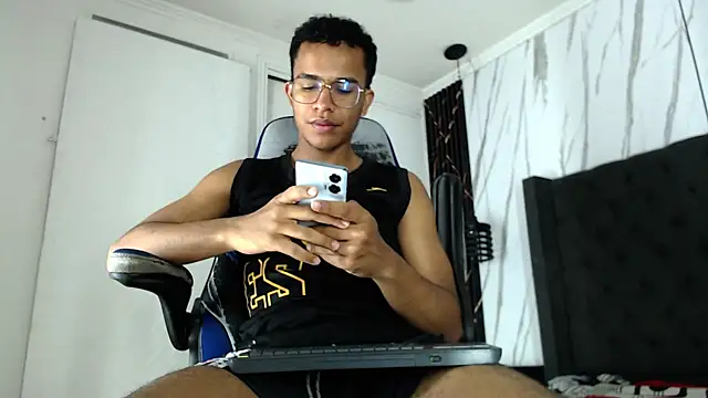 aston xvera online show from 15, 11, 2025