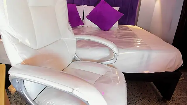 Miss Francheska online show from 17, 4, 2026