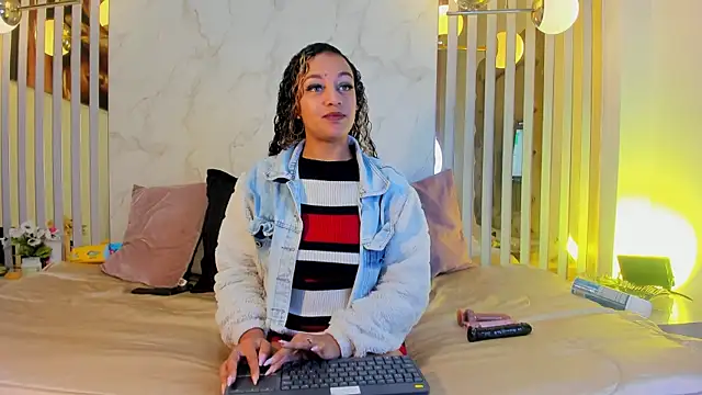 Melaniegh  online show from 9, 9, 2025