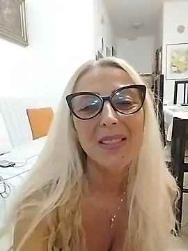 Snapshot of _sexyBLONDE46_ chatting on 3, 5, 2026 sexyBLONDE46 online show from 3, 5, 2026