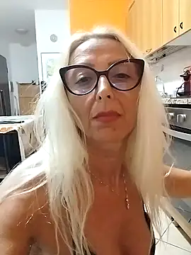 Snapshot of _sexyBLONDE46_ chatting on 22, 7, 2026 sexyBLONDE46 online show from 22, 7, 2026