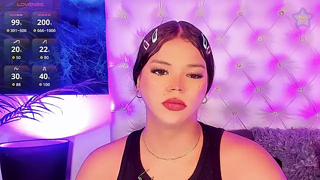 Snapshot of Valeria_Swett_ chatting on 9, 7, 2026 Valeria Swett online show from 9, 7, 2026
