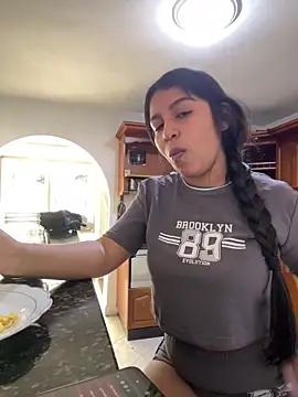  Chloe Smith online show from 5, 3, 2026