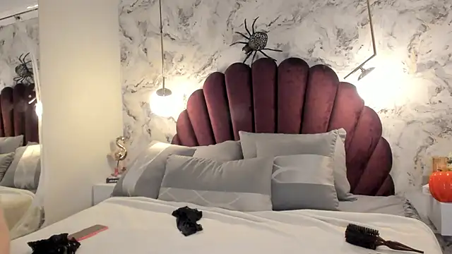 Alicia vellami online show from 17, 10, 2025