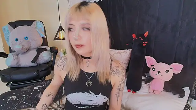 Snapshot of IvyBelle_ chatting on 17, 6, 2026 IvyBelle online show from 17, 6, 2026