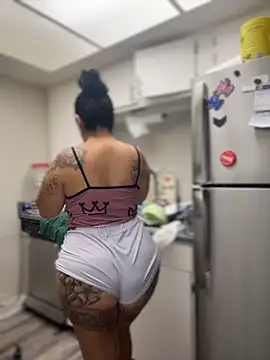 latina curvy22 online show from 17, 6, 2026