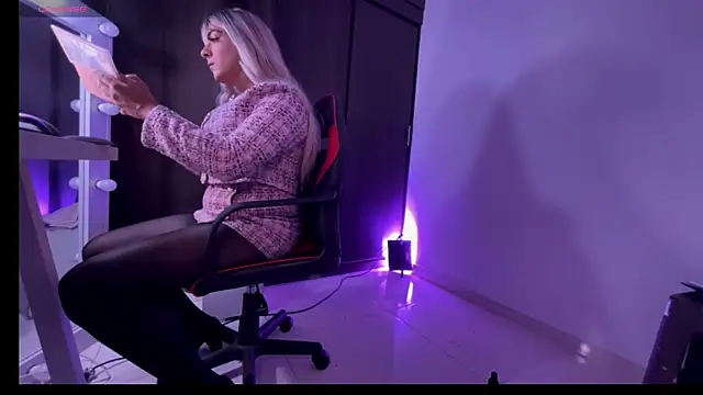 Snapshot of regina_mills_milk chatting on 16, 11, 2025 regina mills milk online show from 16, 11, 2025