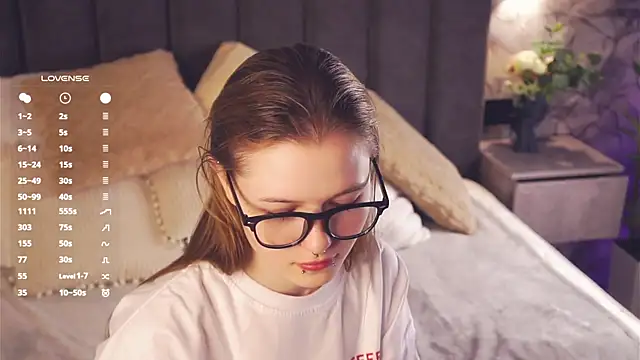 LynHillaire online show from 17, 4, 2026