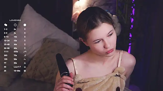 Snapshot of LynHillaire chatting on 30, 4, 2026 LynHillaire online show from 30, 4, 2026