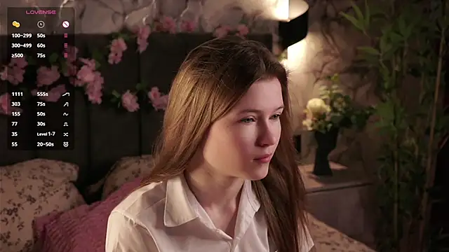 Snapshot of LynHillaire chatting on 3, 6, 2026 LynHillaire online show from 3, 6, 2026