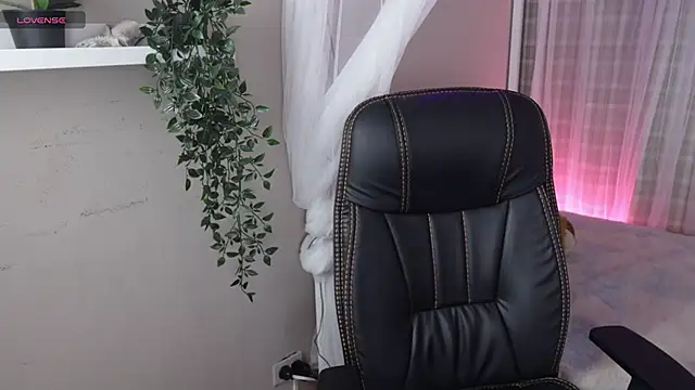 Snapshot of Mystic_blue chatting on 20, 11, 2025 Mystic blue online show from 20, 11, 2025