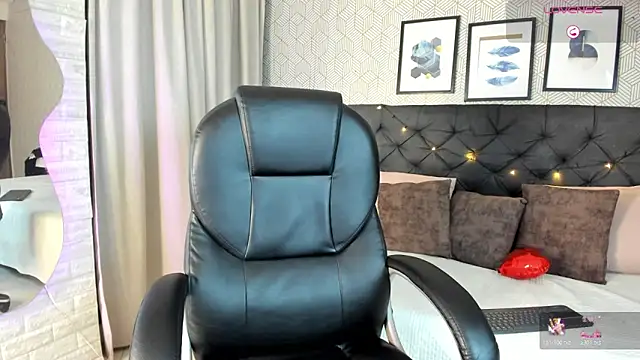 sophie  blare online show from 11, 3, 2026