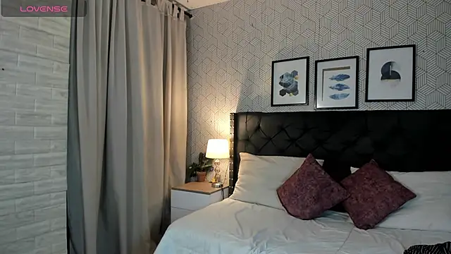 sophie  blare online show from 15, 4, 2026