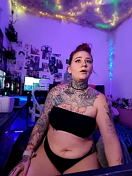 Snapshot of blazed_vixen chatting on 4, 5, 2026 blazed vixen online show from 4, 5, 2026