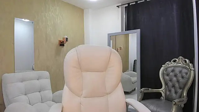 zoerouse  online show from 15, 11, 2025