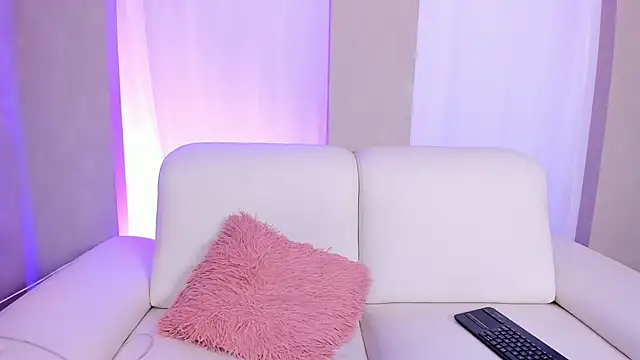 milaowens online show from 20, 6, 2026
