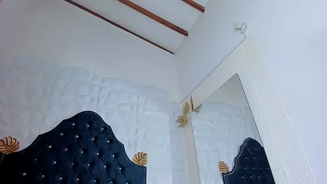  mia milf  online show from 19, 4, 2026