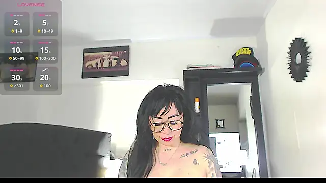 Vicky hotmilf online show from 5, 11, 2025