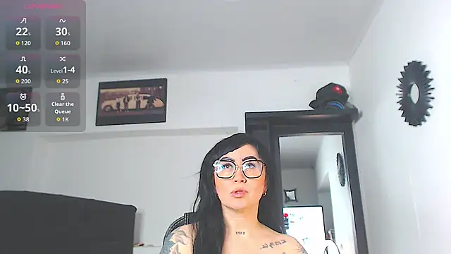 Snapshot of Vicky_hotmilf chatting on 8, 5, 2026 Vicky hotmilf online show from 8, 5, 2026
