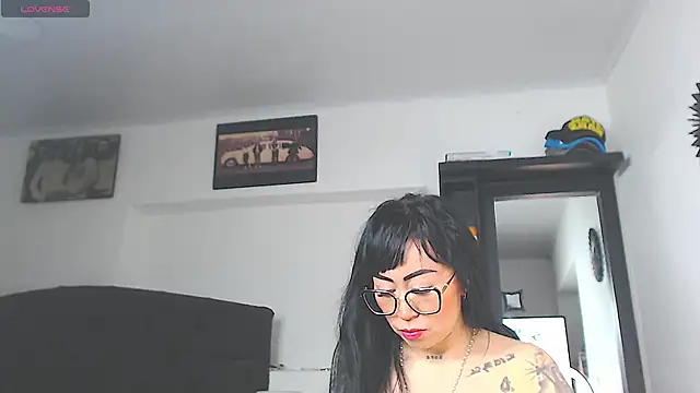 Snapshot of Vicky_hotmilf chatting on 1, 5, 2026 Vicky hotmilf online show from 1, 5, 2026
