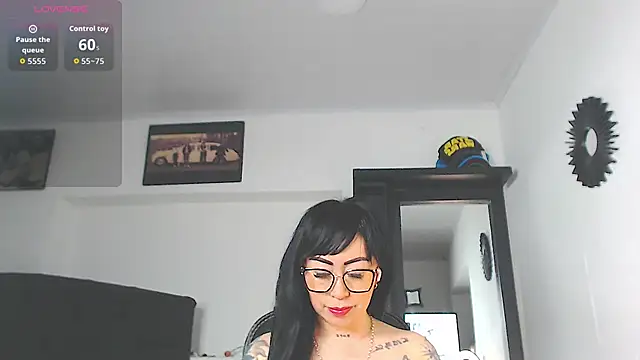 Vicky hotmilf online show from 2, 4, 2026