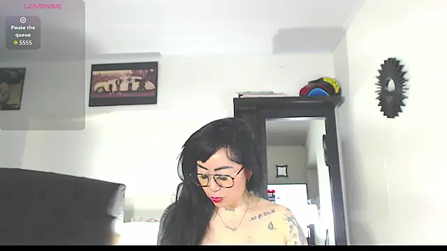 Vicky hotmilf online show from 28, 10, 2025