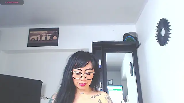 Snapshot of Vicky_hotmilf chatting on 27, 5, 2026 Vicky hotmilf online show from 27, 5, 2026