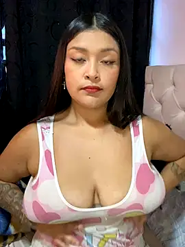 Snapshot of Aurora_fire1 chatting on 5, 11, 2025 Aurora fire1 online show from 5, 11, 2025