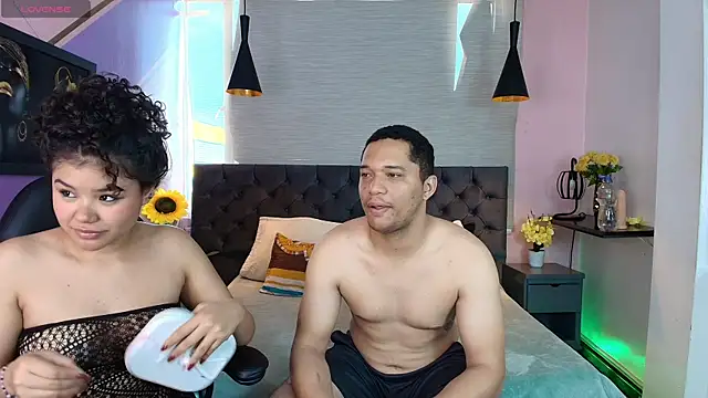 Snapshot of Annie_Lii chatting on 12, 11, 2025 Annie Lii online show from 12, 11, 2025