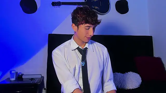 mhatias  online show from 13, 4, 2026