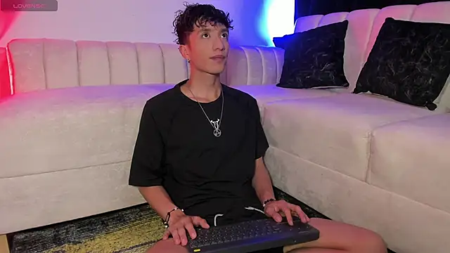 Snapshot of mhatias_ chatting on 7, 5, 2026 mhatias online show from 7, 5, 2026