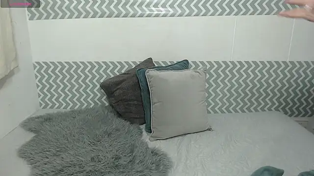 EmilyCoy  online show from 4, 12, 2025