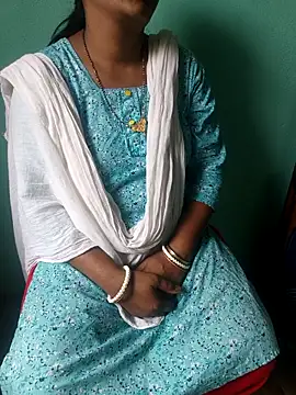 Snapshot of desi_boudi87 chatting on 6, 5, 2026 desi boudi87 online show from 6, 5, 2026