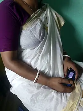 Snapshot of desi_boudi87 chatting on 29, 4, 2026 desi boudi87 online show from 29, 4, 2026