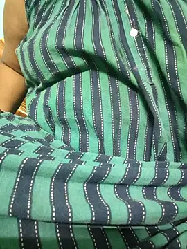 Snapshot of desi_boudi87 chatting on 22, 4, 2026 desi boudi87 online show from 22, 4, 2026