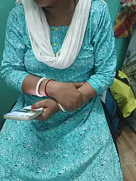 Snapshot of desi_boudi87 chatting on 13, 5, 2026 desi boudi87 online show from 13, 5, 2026