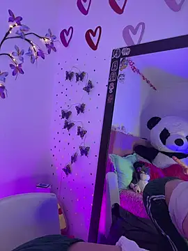 LindaWz  online show from 12, 4, 2026